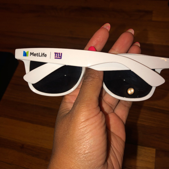 Adult & Kids NY Giants Sunglasses Shades - Picture 3 of 3